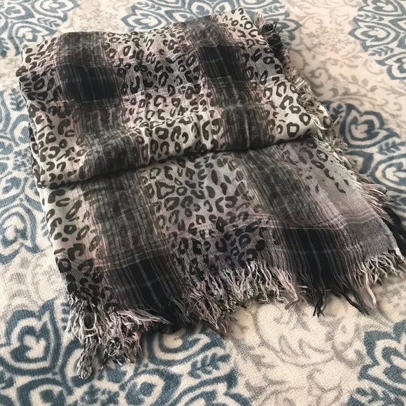 Patterned Scarf - Picture 4 of 4